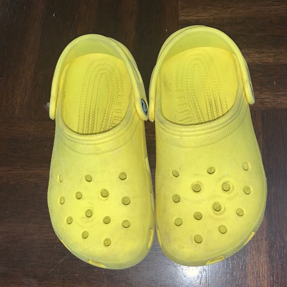 yellow crocs size 10